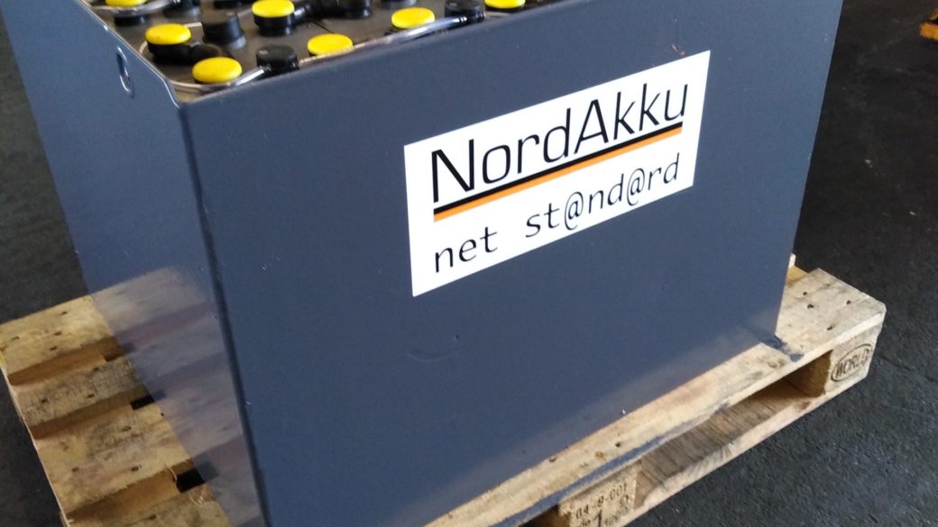 Woran erkennen Sie eine entladene Gabelstaplerbatterie und wie wissen Sie, wann Sie sie reparieren oder ersetzen müssen?